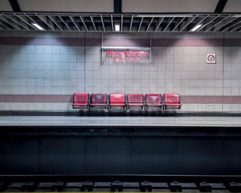 bb3fd945cad2477943f94e2d1c8cd511 L