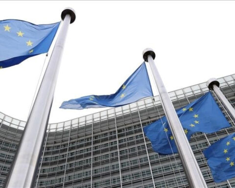 ce91eaeed4f57a209cdd37102ab2fbf7 L