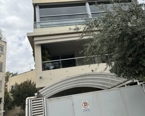 d1e8985e42764d62b9c346e633e52a16 L