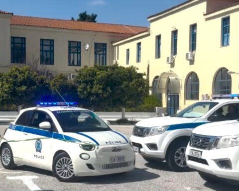 eef6ad0bcf90f9b2b204ffc764cc00e1 L