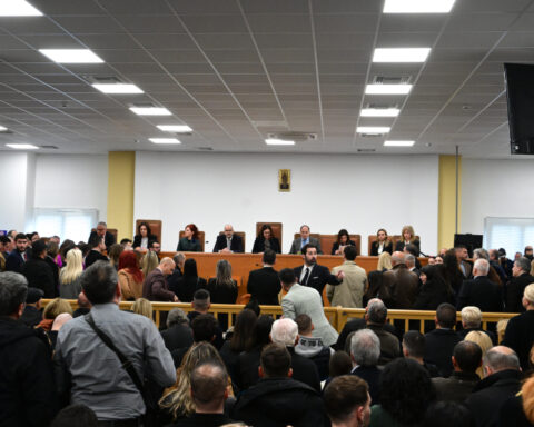 f77a2eb8035795a27330301a0ee253b0 L