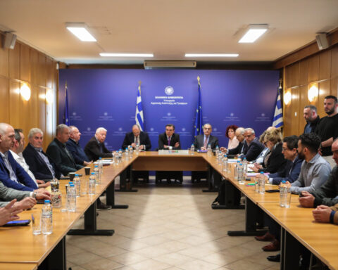 fb46b7855ce82ff712ab84ae930983f6 L